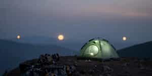 Dicas para acampar em locais isolados: guia prático para ficar seguro